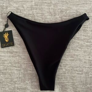 Skatie Kelly bottoms in black size M